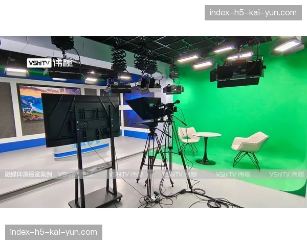 虚拟演播室与真人导播在本周期跨时空融合 这种形式丰富了演播内容层级