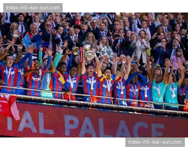 欧冠赛制改革后首个完整赛季，英超六队全晋级创历史性纪录