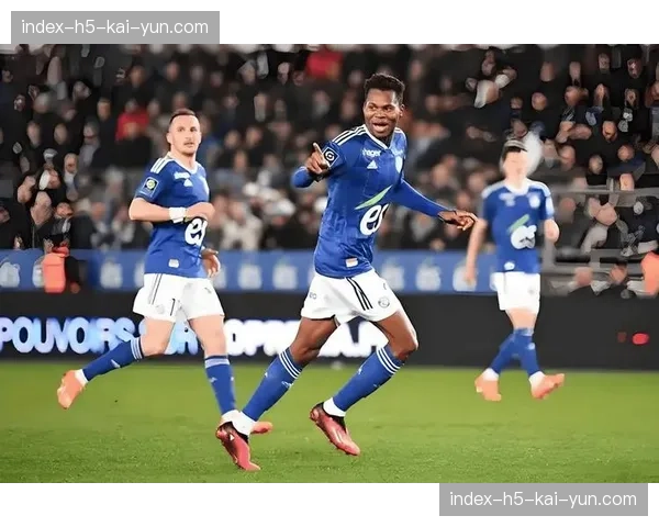 法甲联盟考虑从下赛季起，将替补席人数增加至12人