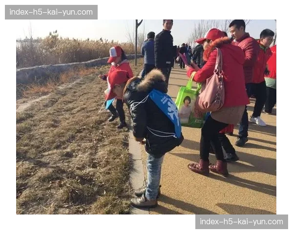 加的斯俱乐部组织球员参与海岸线环境保护公益活动 加的斯俱乐部组织球员参与海岸线环境保护公益活动