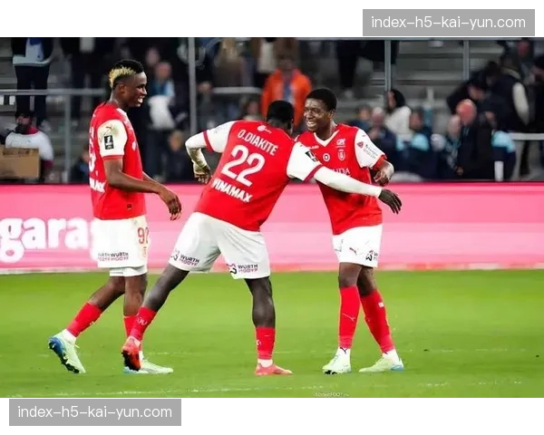 比赛结果：兰斯2-2战平特鲁瓦，两队均在领先后因防守策略保守被追平